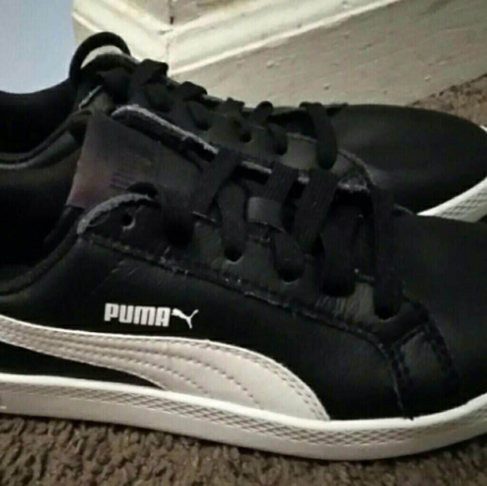 Black and White PUMA Shoes Size 7.5